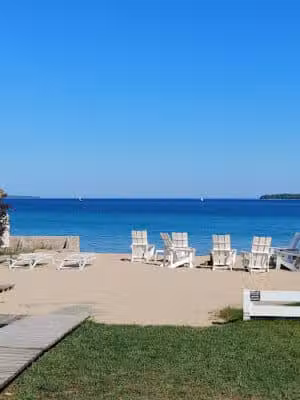 Sutton Park - Suttons Bay,