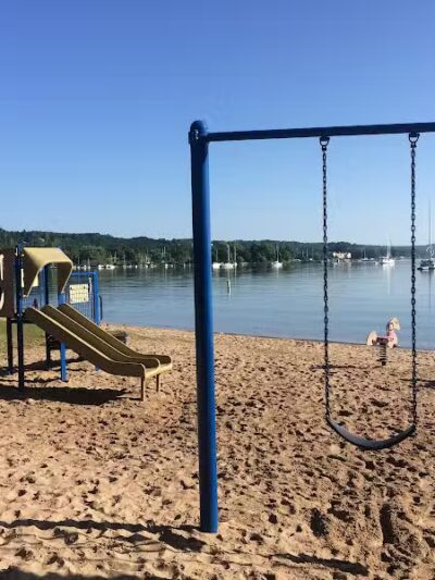 Sutton Park - Suttons Bay,