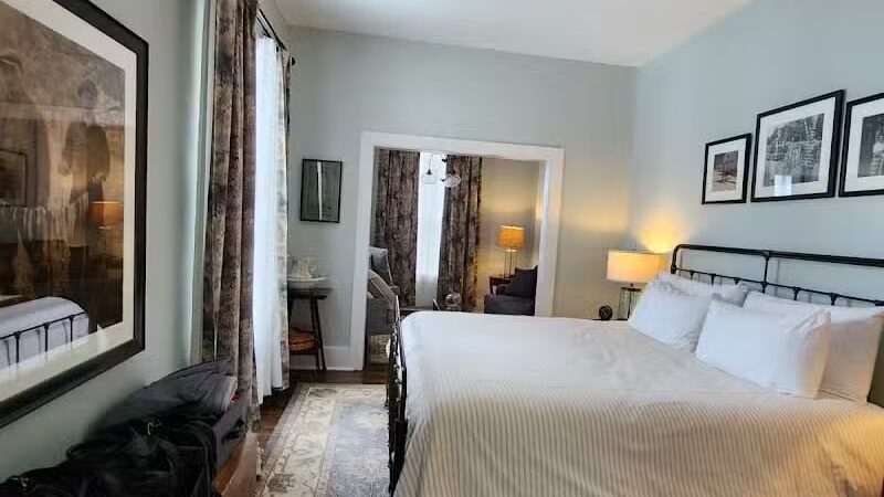 Birch Lodge & Motel - Trout Lake, MI