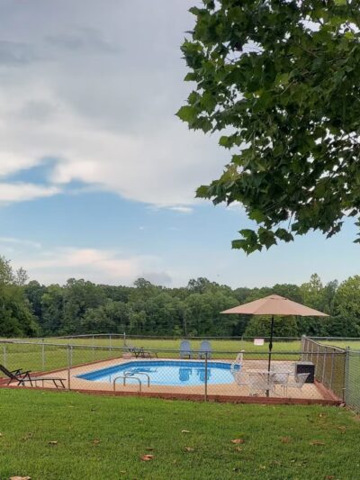 Private Dog Yard and Pool - Troy, VA