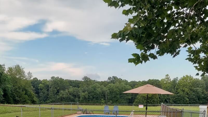 Private Dog Yard and Pool - Troy, VA