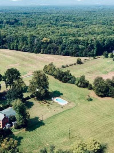 Private Dog Yard and Pool - Troy, VA