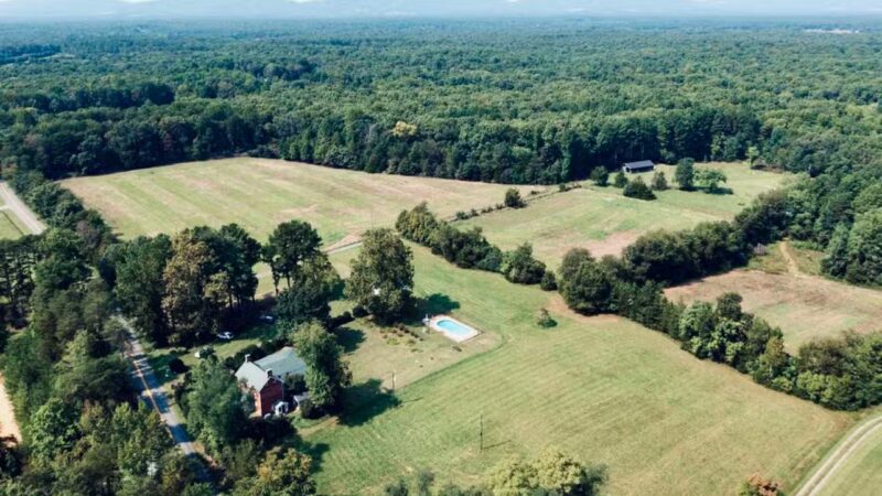 Private Dog Yard and Pool - Troy, VA