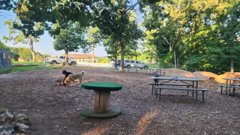 Horseshoe Bend Bark Park - Village of Four Seasons, MO