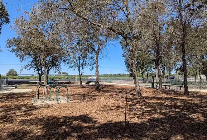 Mooney Grove Dog Park - Visalia, CA