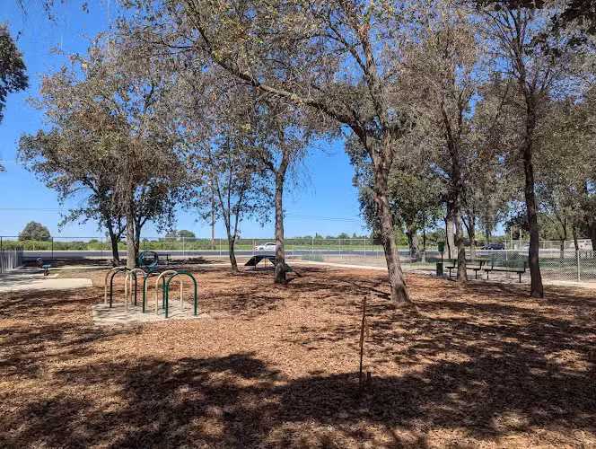 Mooney Grove Dog Park - Visalia, CA