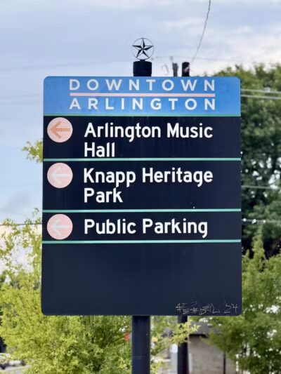 Downtown Arlington Doggie Depot - Arlington, TX