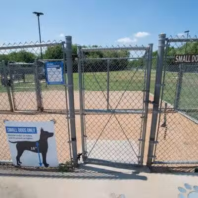 Tails 'N Trails Dog Park - Arlington, TX