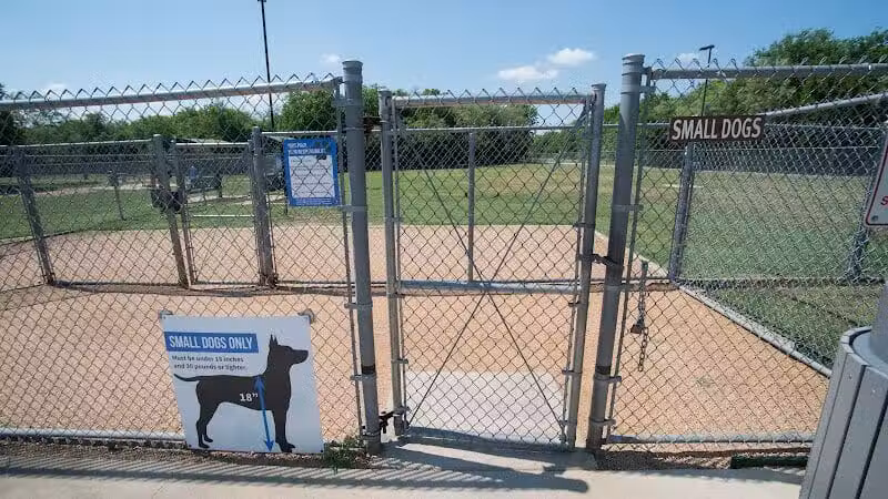 Tails 'N Trails Dog Park - Arlington, TX