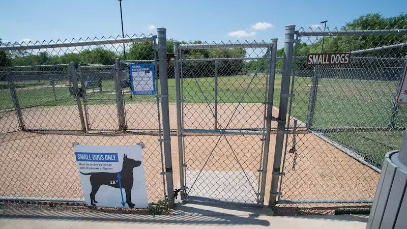 Tails 'N Trails Dog Park - Arlington, TX