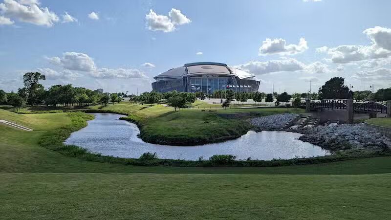 Dr. Robert Cluck Linear Park - Arlington, TX