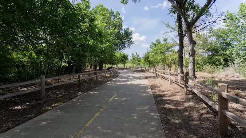 Dr. Robert Cluck Linear Park - Arlington, TX