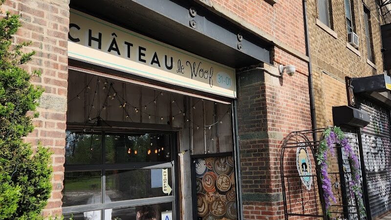 Château le Woof - Astoria, NY