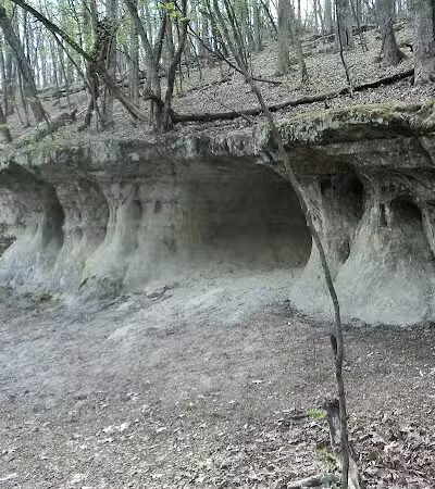 LaBarque Hills Trail Trailhead - Cedar Hill, MO
