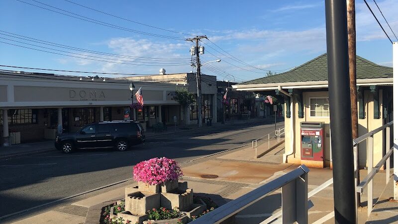 Cedarhurst LIRR Station Parking 6 - Cedarhurst, NY