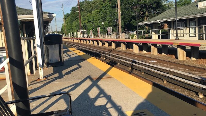 Cedarhurst LIRR Station Parking 6 - Cedarhurst, NY