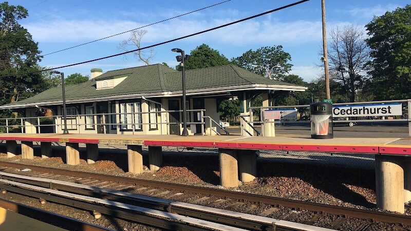 Cedarhurst LIRR Station Parking 6 - Cedarhurst, NY