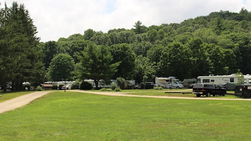 Nickerson Park Family Campground - Chaplin, CT