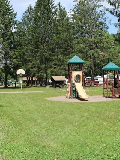 Nickerson Park Family Campground - Chaplin, CT