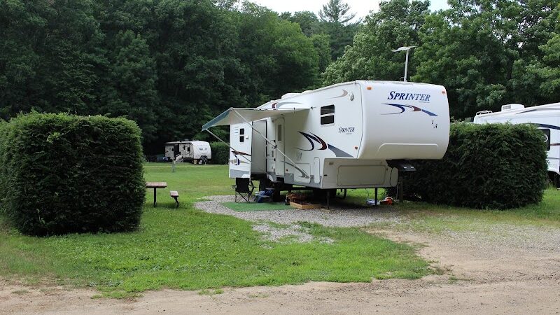 Nickerson Park Family Campground - Chaplin, CT