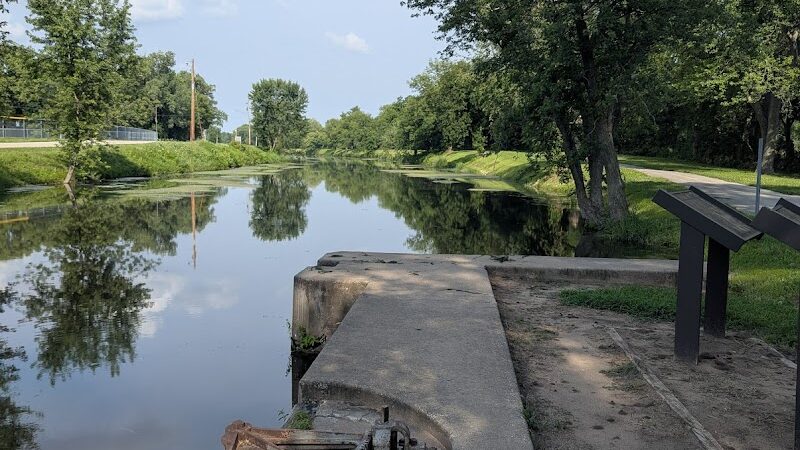 Hennepin canal parkway trailhead - Colona, IL