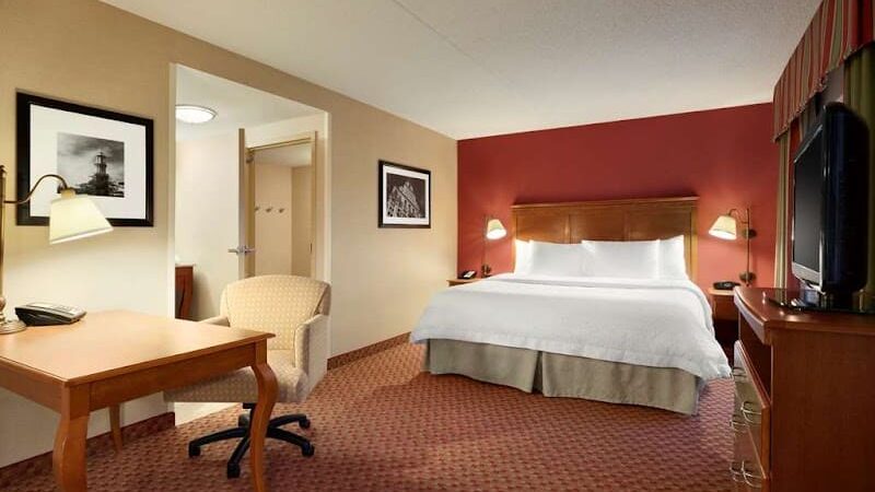 Hampton Inn & Suites Hartford/East Hartford - East Hartford, CT