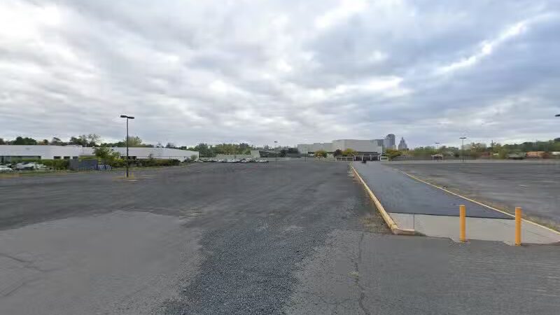 61 Savitt Way Parking - Hartford, CT