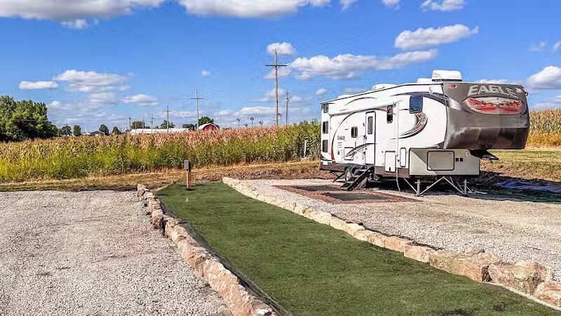 Oregon Trail Glamping and RV Park Hiawatha, KS - Hiawatha, KS