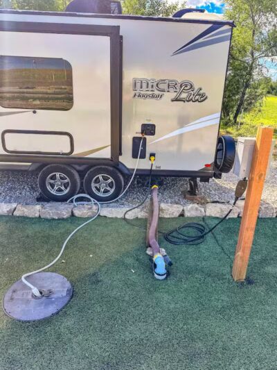 Oregon Trail Glamping and RV Park Hiawatha, KS - Hiawatha, KS