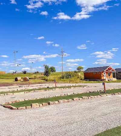 Oregon Trail Glamping and RV Park Hiawatha, KS - Hiawatha, KS