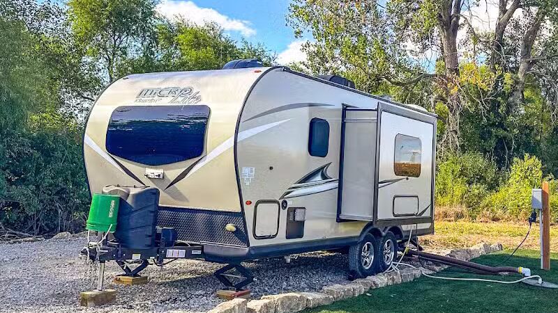 Oregon Trail Glamping and RV Park Hiawatha, KS - Hiawatha, KS