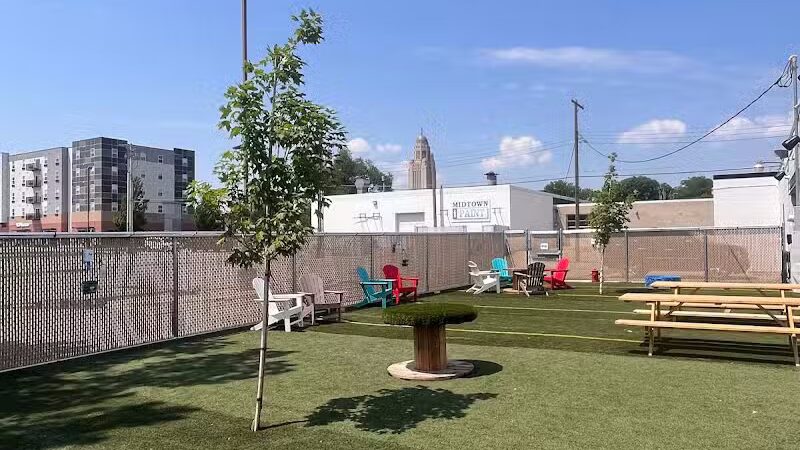 Off Leash Dog Bar - Lincoln, NE
