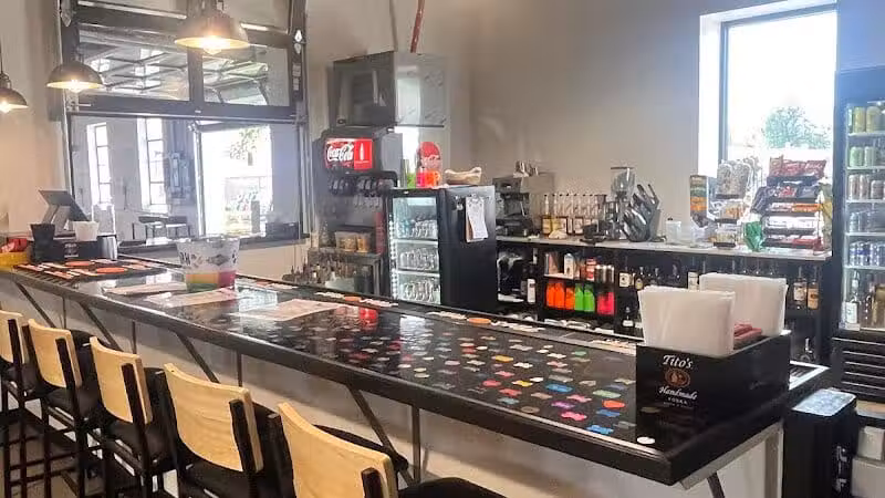 Off Leash Dog Bar - Lincoln, NE