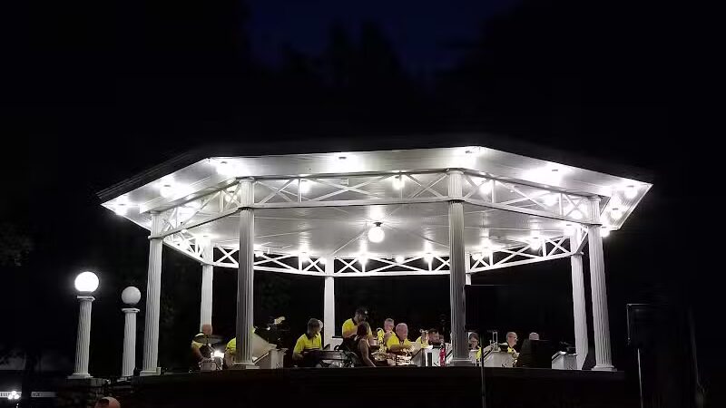 Metamora Village Square - Metamora, IL