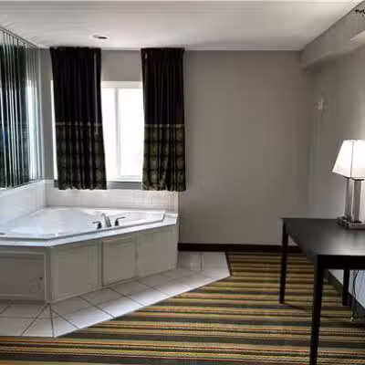 Super 8 by Wyndham Mound City - Mound City, MO