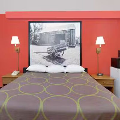 Super 8 by Wyndham Mound City - Mound City, MO