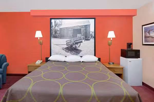 Super 8 by Wyndham Mound City - Mound City, MO
