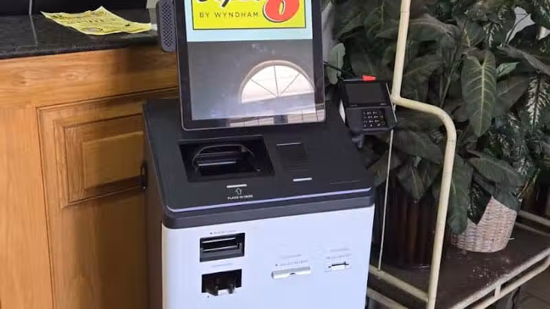 Super 8 by Wyndham Mound City - Mound City, MO