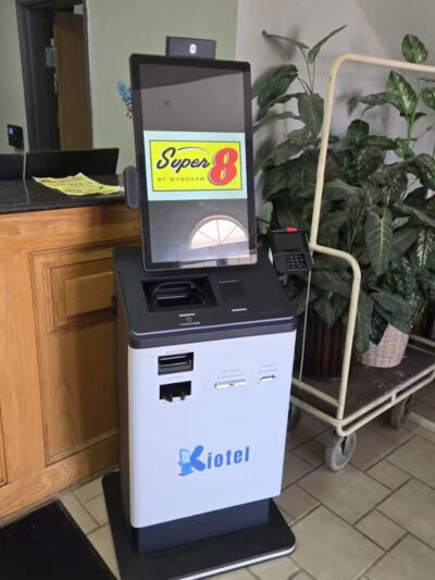 Super 8 by Wyndham Mound City - Mound City, MO