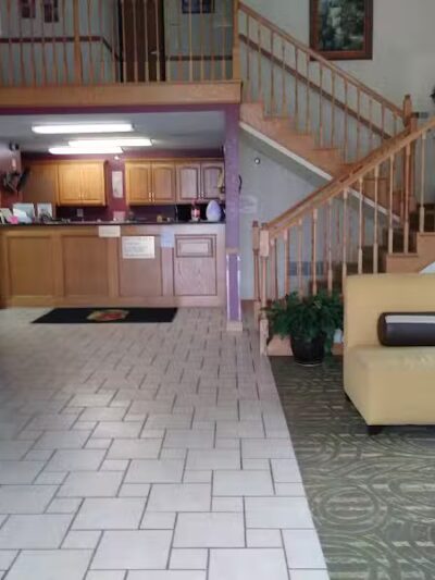 Super 8 by Wyndham Mound City - Mound City, MO