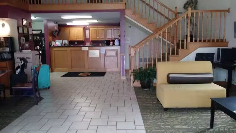 Super 8 by Wyndham Mound City - Mound City, MO