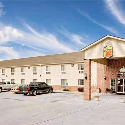 Super 8 by Wyndham Mound City - Mound City, MO