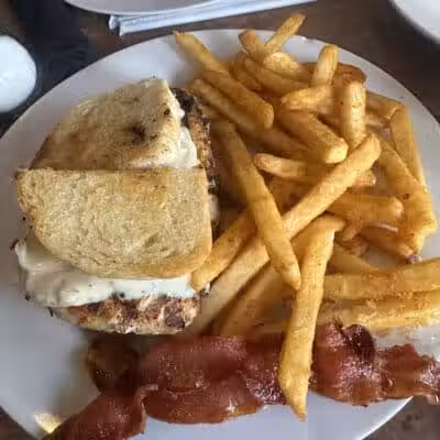 Toad Hollar Bar & Grill - Mound City, MO