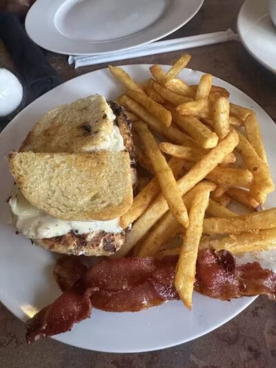 Toad Hollar Bar & Grill - Mound City, MO