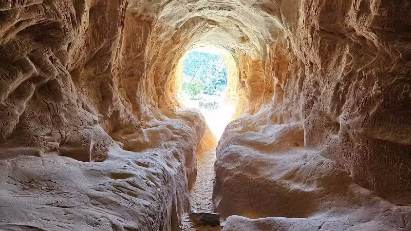 The Belly of the Dragon (Trailhead) - Mt Carmel, UT
