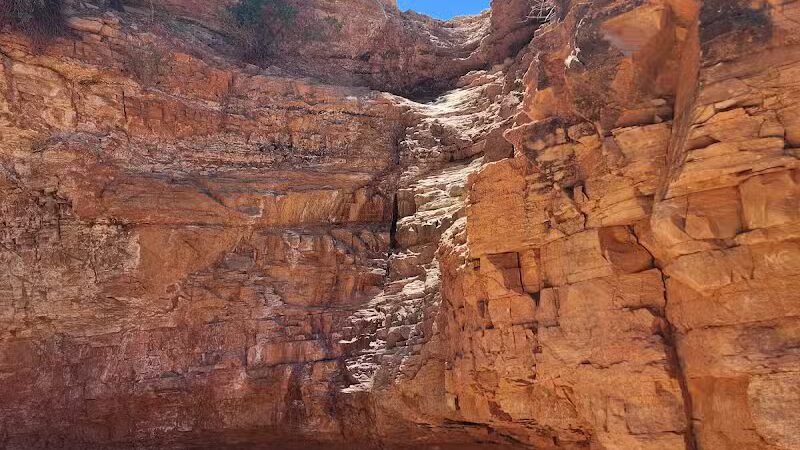 The Belly of the Dragon (Trailhead) - Mt Carmel, UT