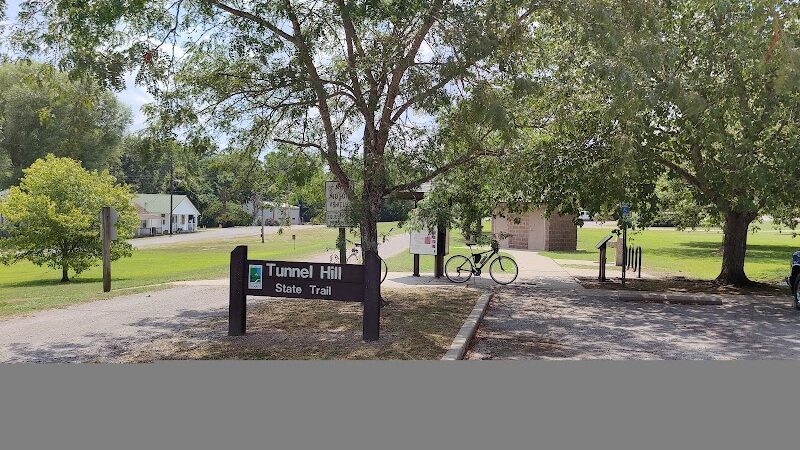 Tunnel Hill State Trail parking & trailhead - New Burnside, IL