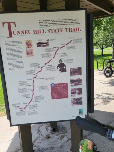 Tunnel Hill State Trail parking & trailhead - New Burnside, IL
