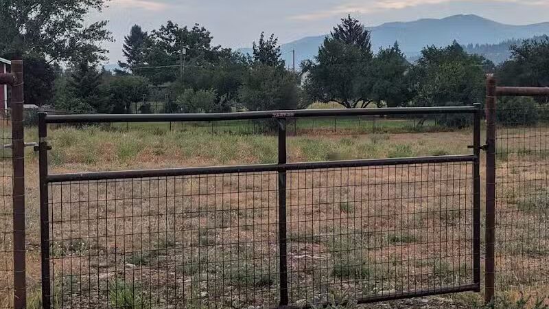 Speedy Tail Acres-Private Dog Park - Otis Orchards, WA