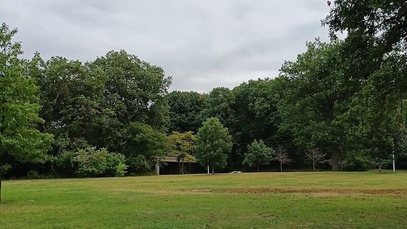 Cunningham Park Southeast Preserve Trail - Trailhead - Queens Village, NY
